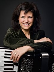 Movimento München Akkordeonspielerin Maria Reiter