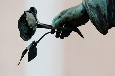 Movimento München - Motiv Skulptur mit Rose